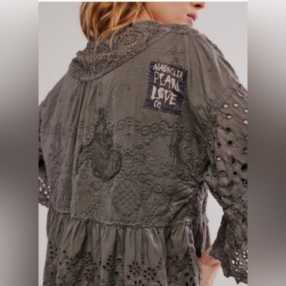 Magnolia Pearl Eyelet Top in Ozzy NWT - Picture 2 of 7